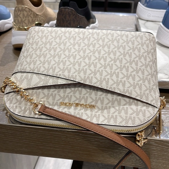 MICHAEL KORS Jet Set Medium Logo Dome Satchel Crossbody
Vanilla - Picture 5 of 16